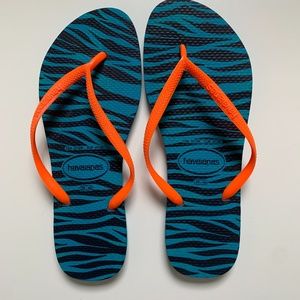 NWT HAVAIANAS SLIM ANIMAL PRINT: BOLD BLUE SOLE AND NEON ORANGE STRAP!!